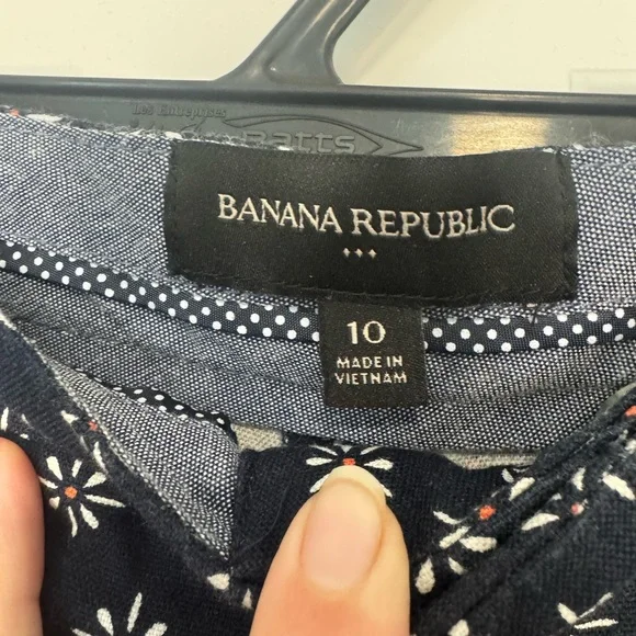 Banana Republic Dark Blue Floral Women's Shorts - Picture 3 of 5